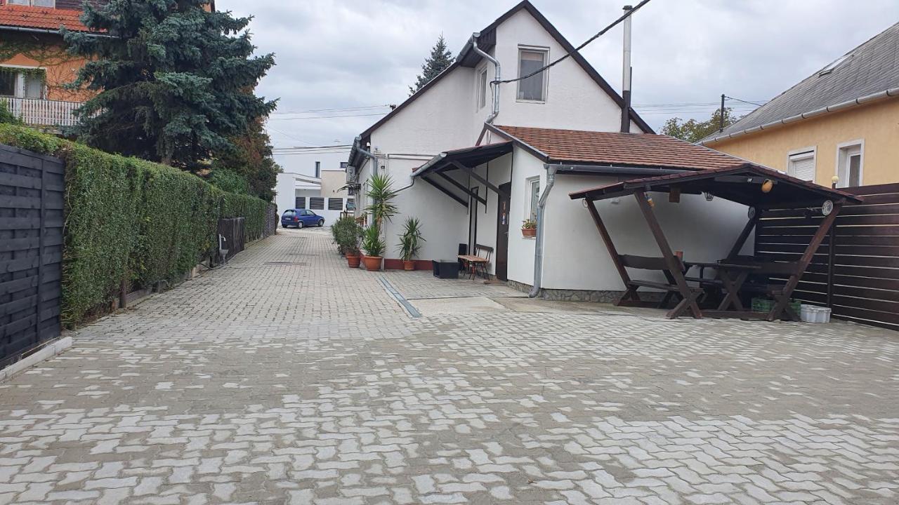 Ruttkai Vendégház Székesfehérvár Exterior foto